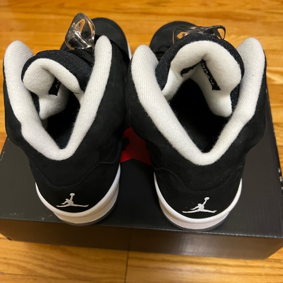 **SOLD** Air Jordan Retro 5 Moonlight/Oreo 2021 Release!! DEADSTOCK - Sz 7Y - Picture 4 of 5